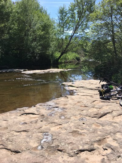 Vue sur la rivière du gué