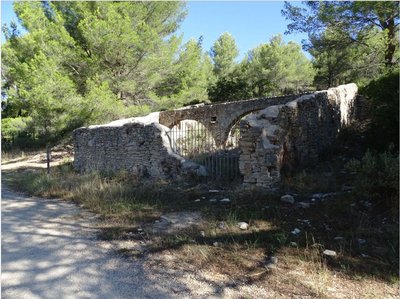 Vestige de la bergerie construite en pierres