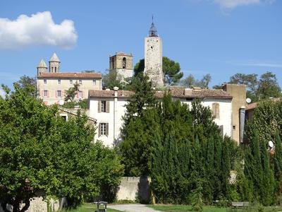 Vue sur le clocher et l'église