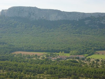 Hostellerie niché au pied des collines de la Sainte Baume
