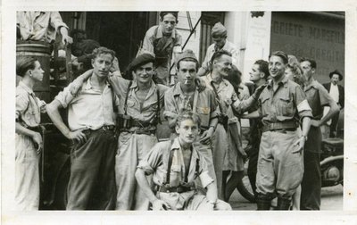 Photo en noir et blanc d'un groupe d'hommes résistants de la seconde guerre mondiale
