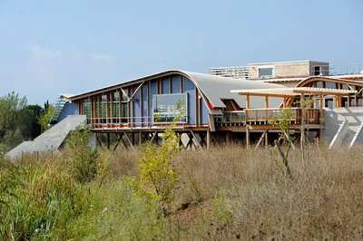La Maison Départementale au milieu de la végétation